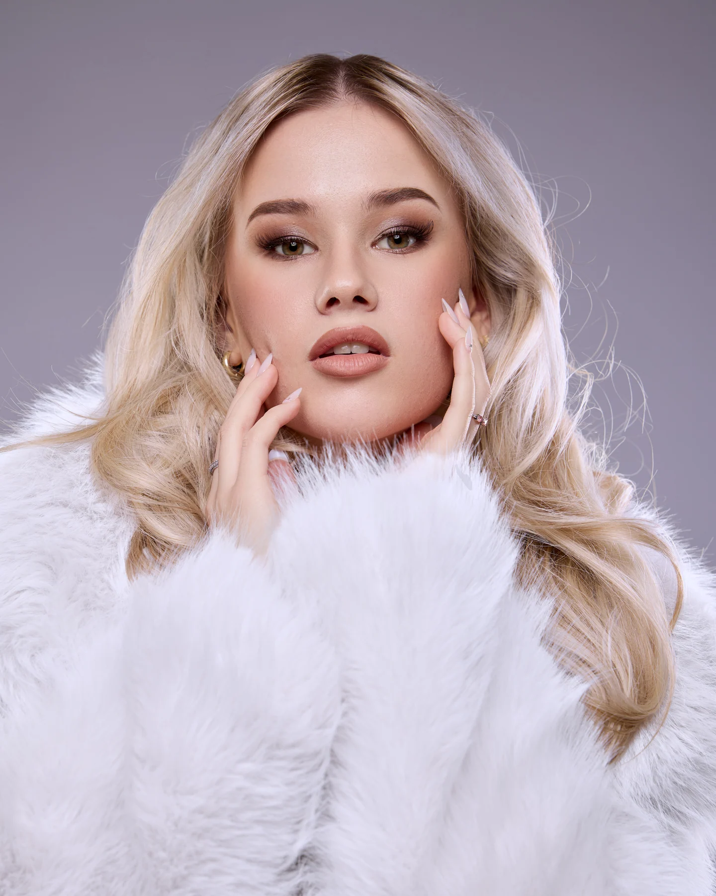 Luxuriöses, sanft glamouröses Beauty-Porträt von JUDITH MUAH.