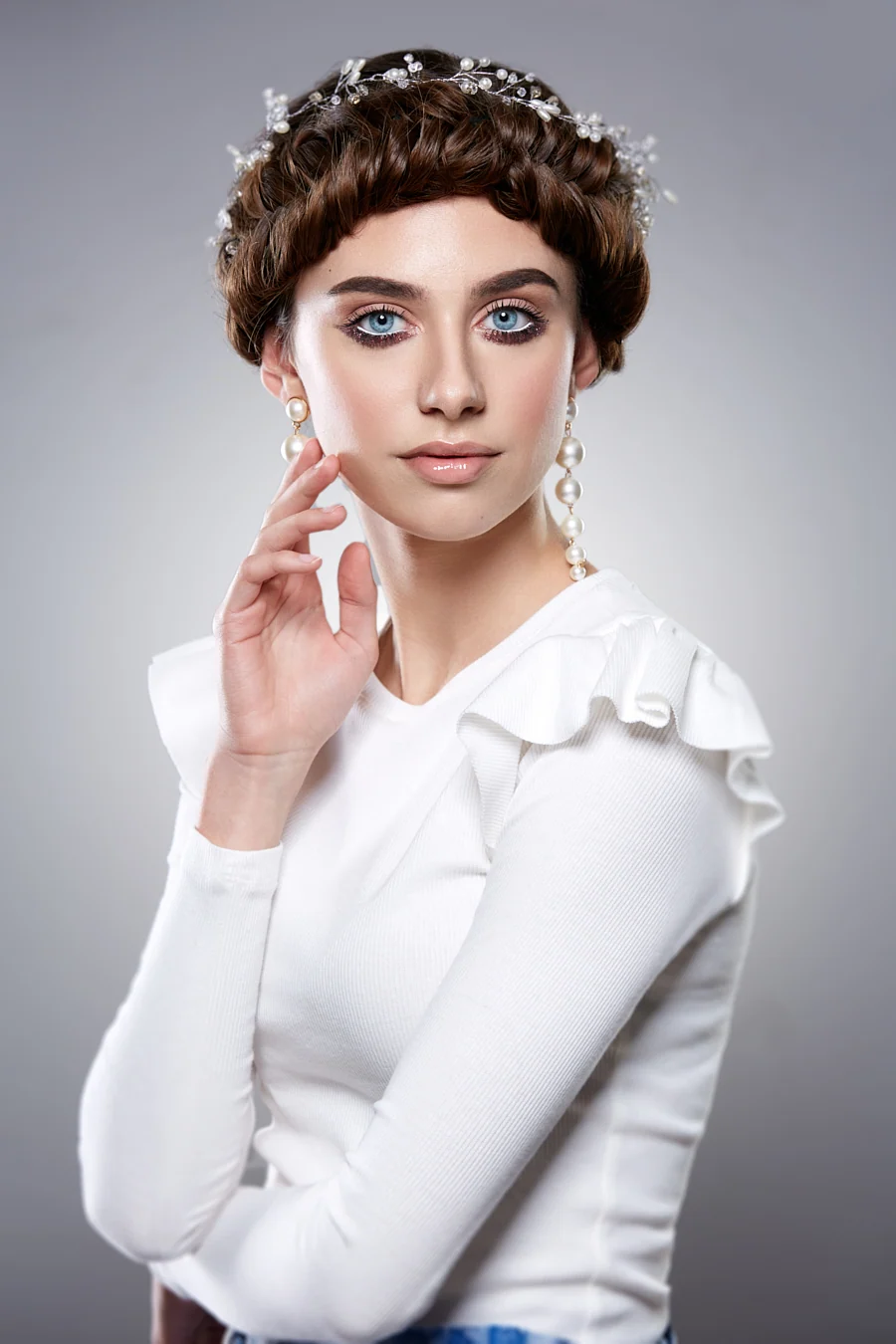 Sanfter Social-Look mit elegantem Haarstyling von JUDITH MUAH.