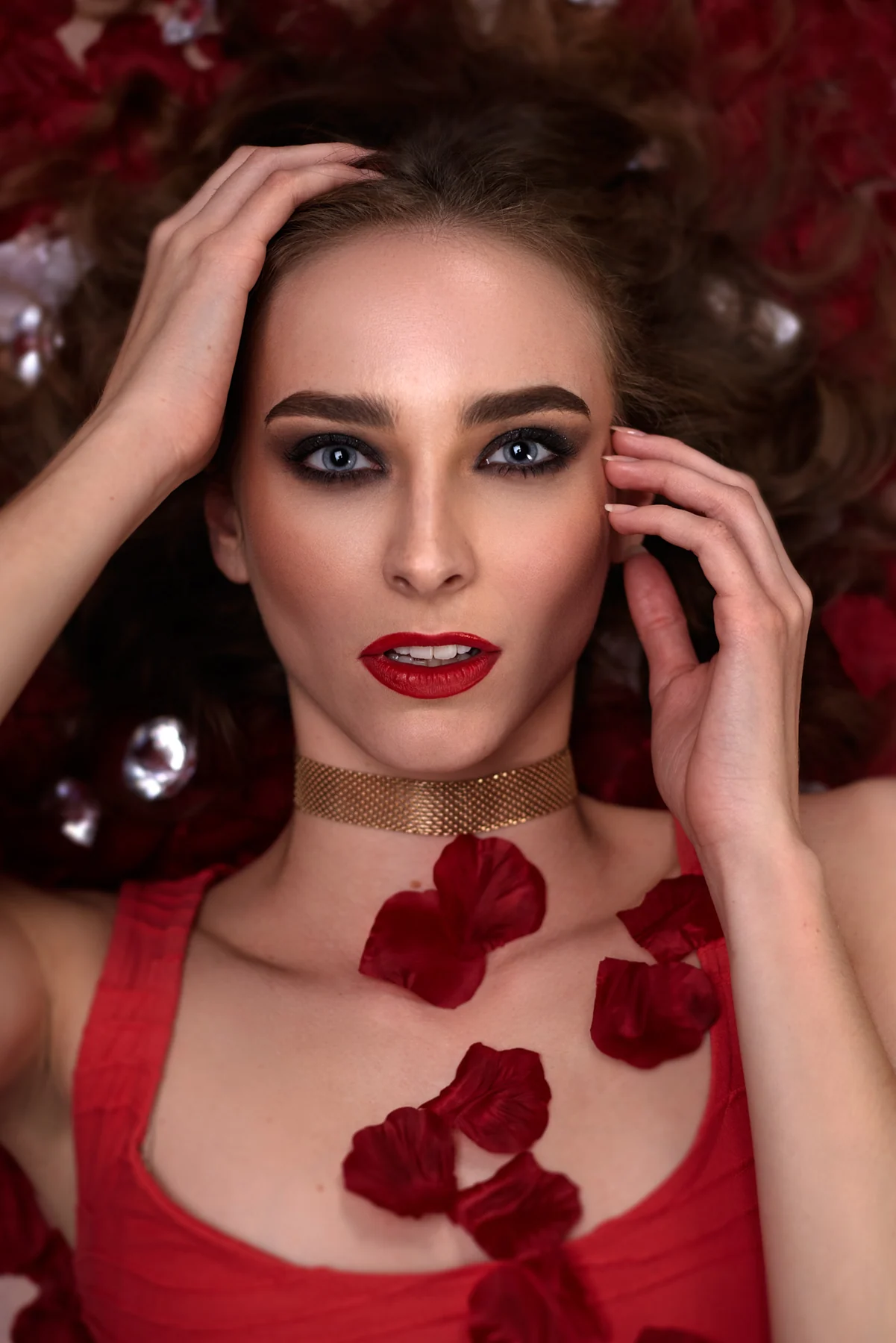 Markantes redaktionelles Make-up von JUDITH MUAH.