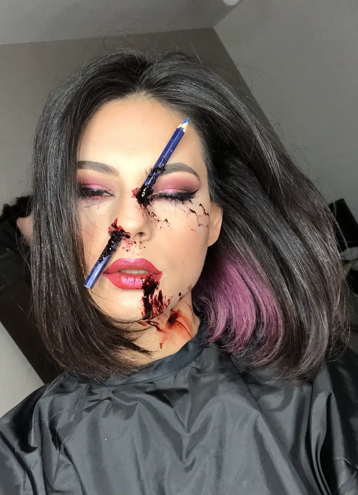 Vorführung von kreativem Halloween- und Spezialeffekt-Make-up 9.