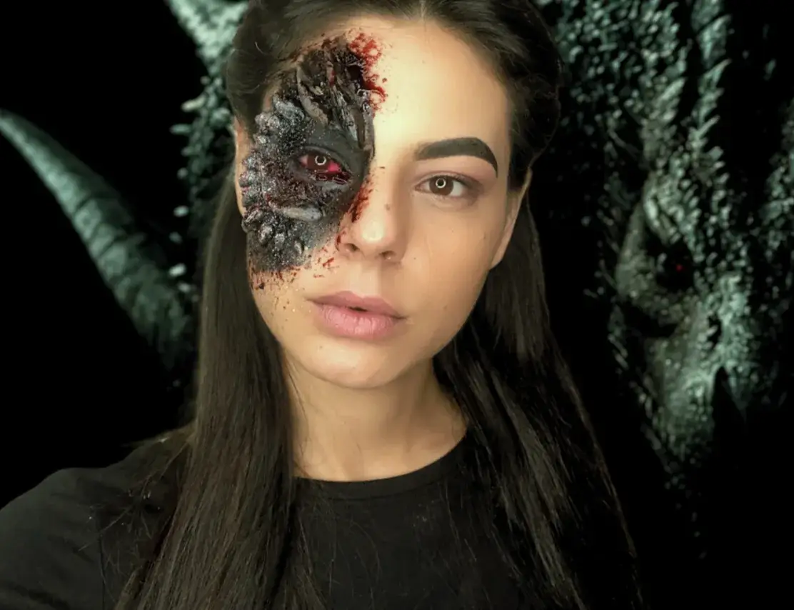 Vorführung von kreativem Halloween- und Spezialeffekt-Make-up 12.