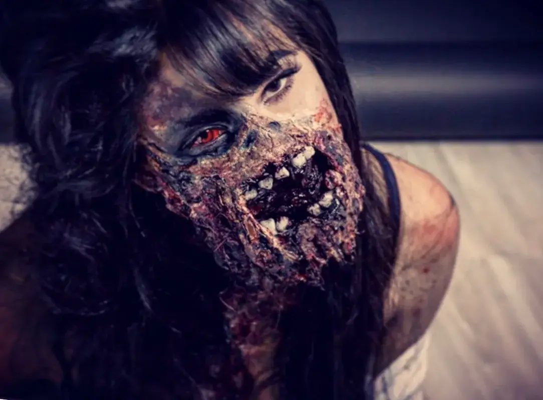 Vorführung von kreativem Halloween- und Spezialeffekt-Make-up 14.