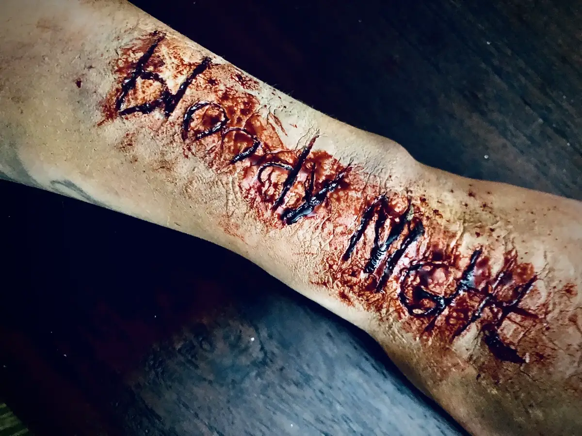 Vorführung von kreativem Halloween- und Spezialeffekt-Make-up 16.
