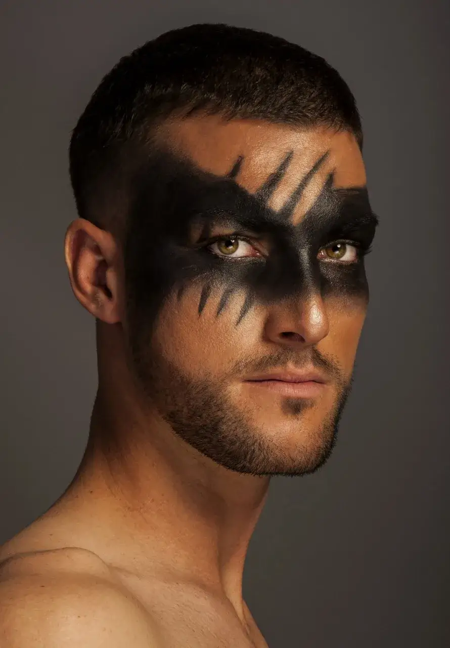 Vorführung von kreativem Halloween- und Spezialeffekt-Make-up 18.