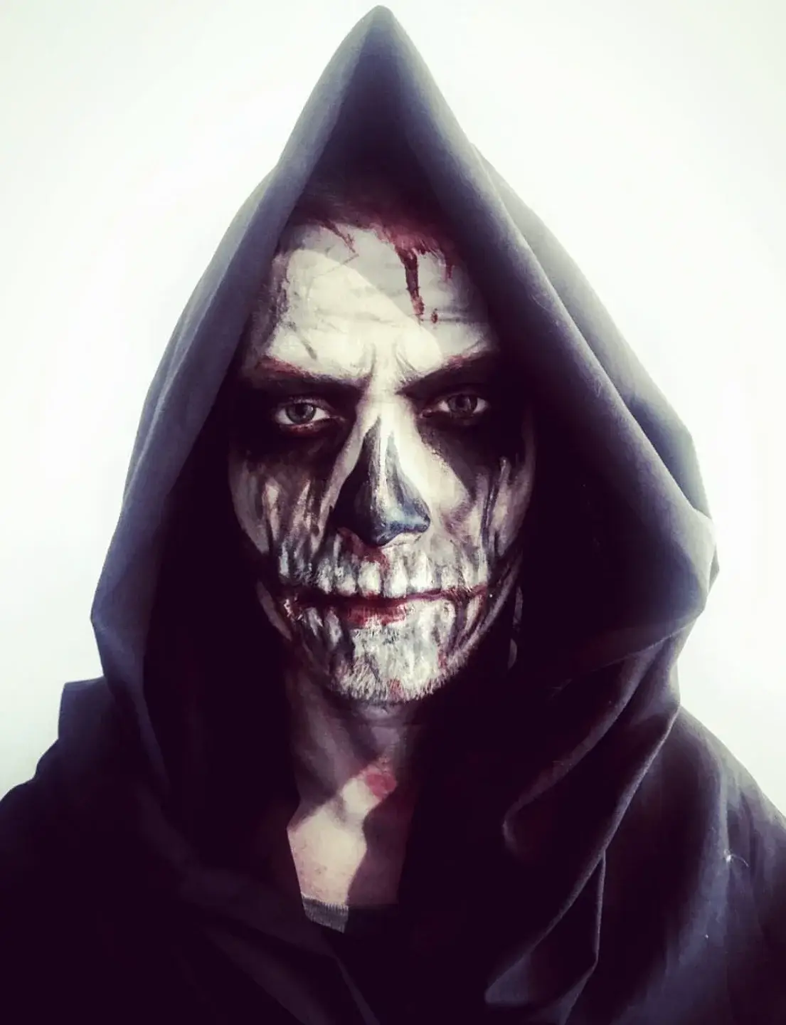 Vorführung von kreativem Halloween- und Spezialeffekt-Make-up 22.